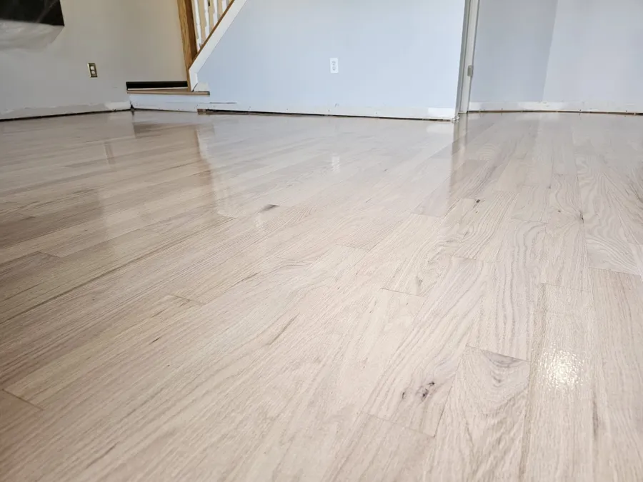 Piso de madeira com tábuas longas